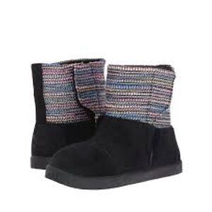 Tom’s size 5 big kids boots/adult 7